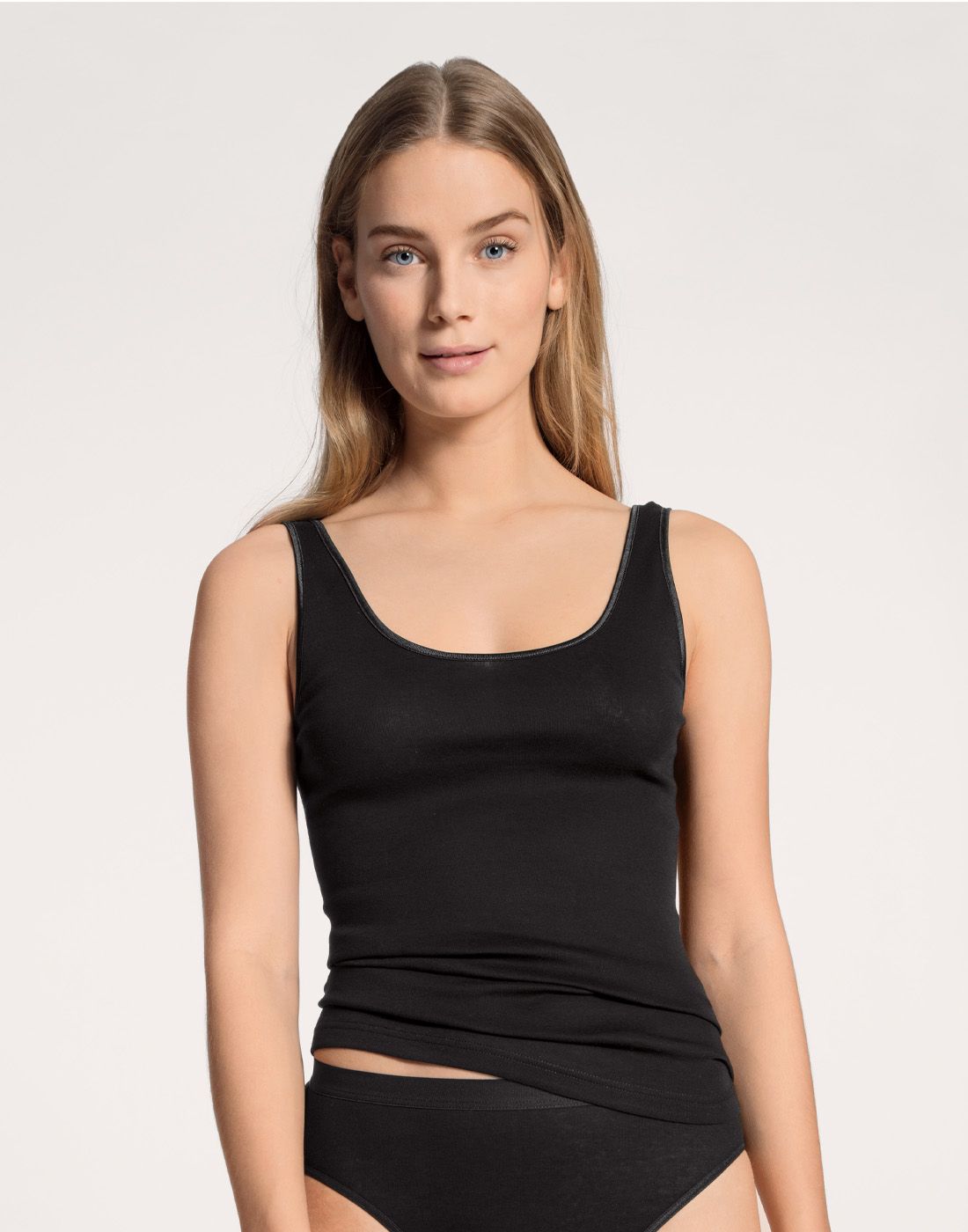 jente i svart bomull singlet fra calida