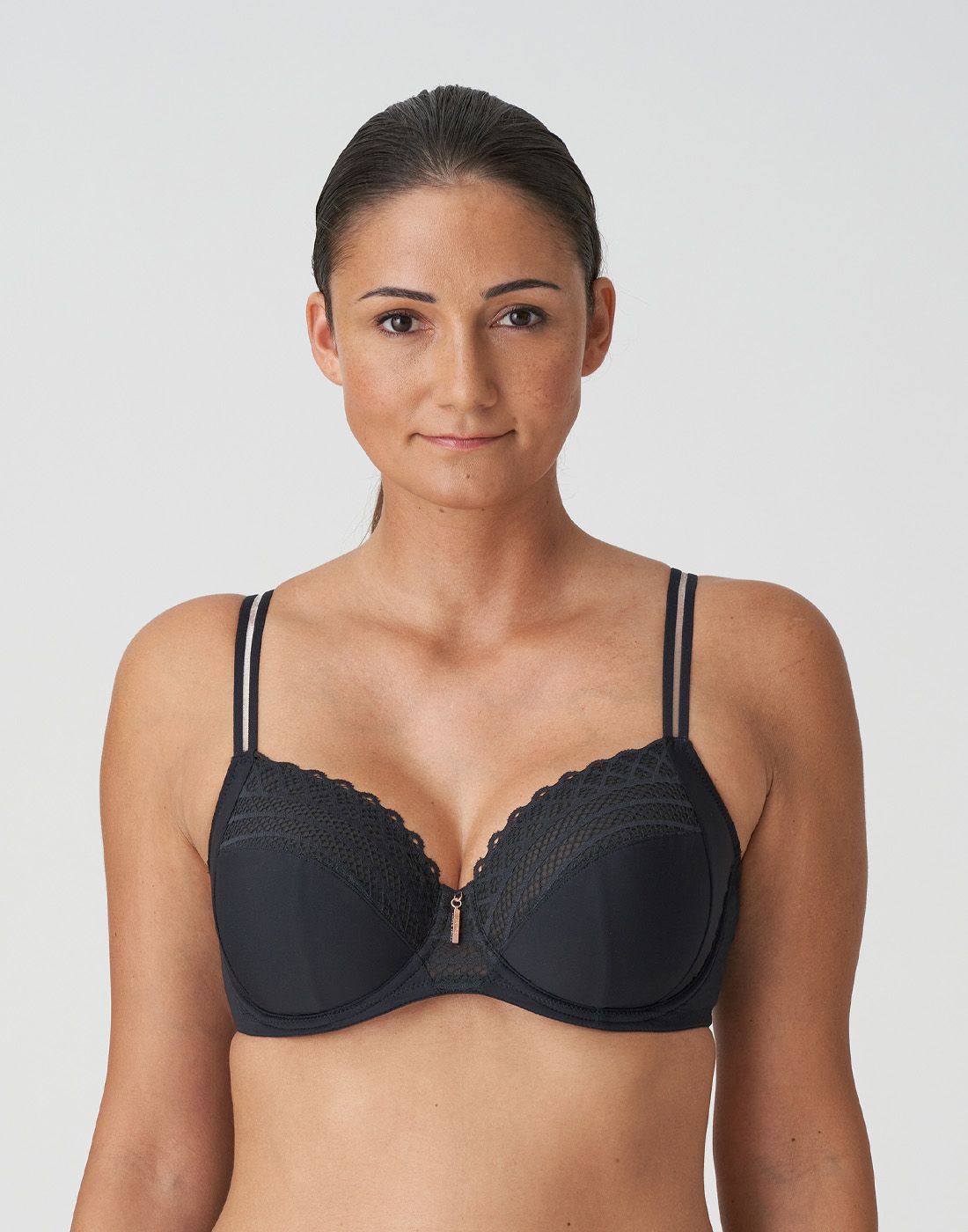 East End Charcoal2 kvinne med svart BH fra prima donna