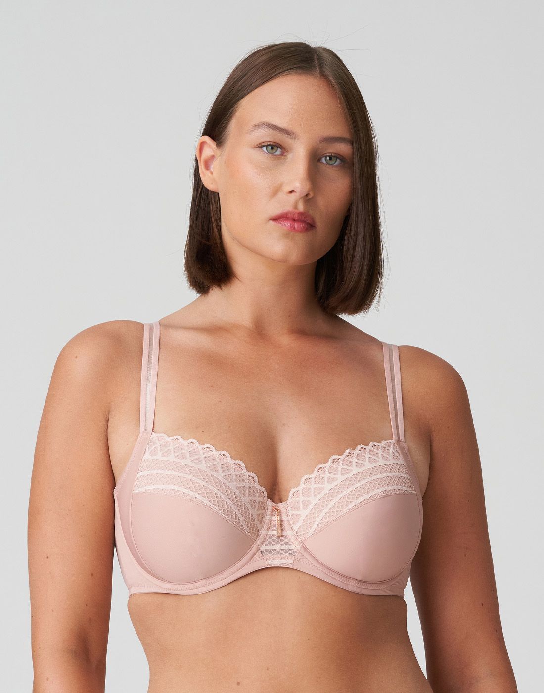 East End Powder Rose1 kvinne med rosa BH fra prima donna