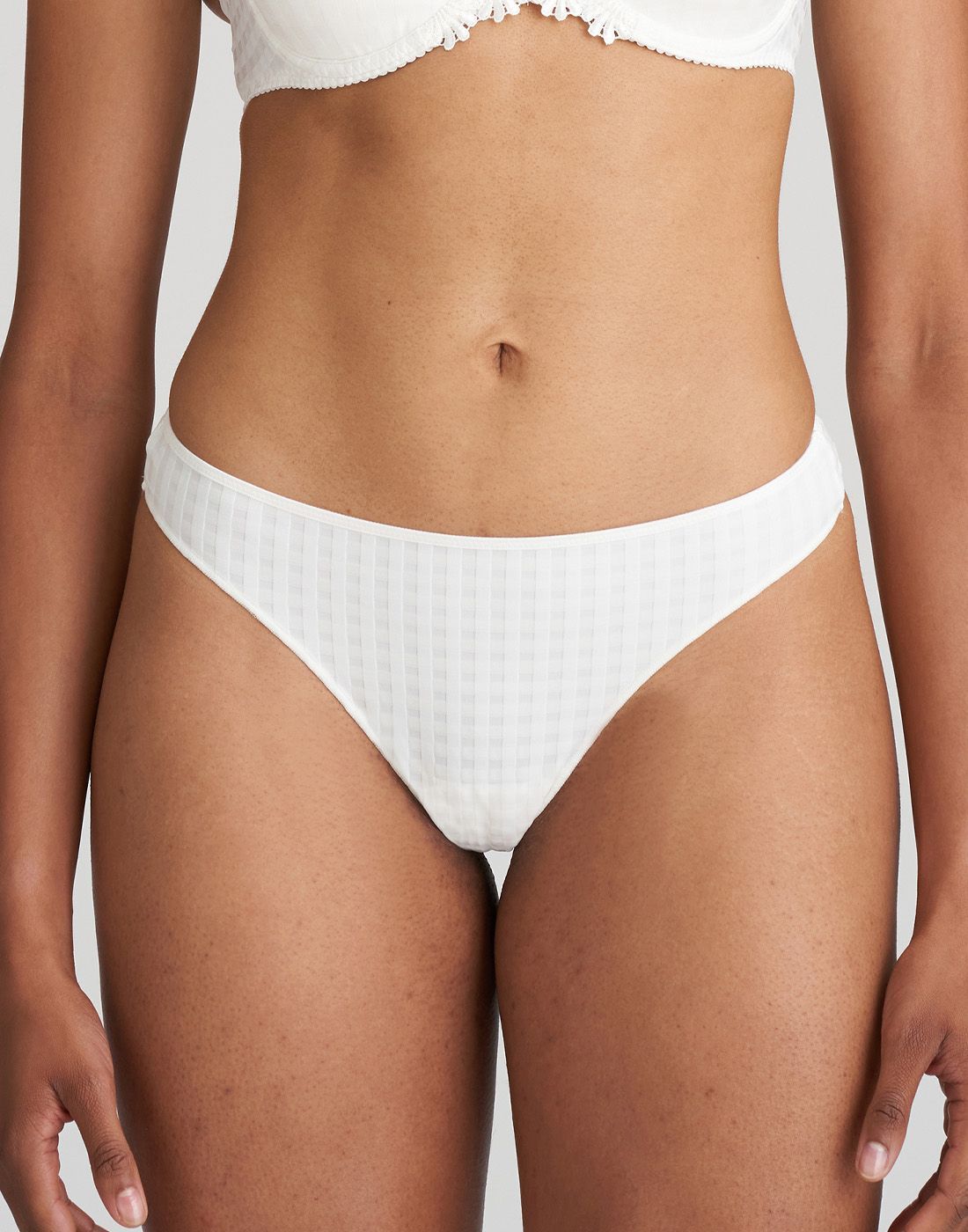 Marie Jo Avero String Caffe Natur jente i hvit stringtruse med rutete mønster