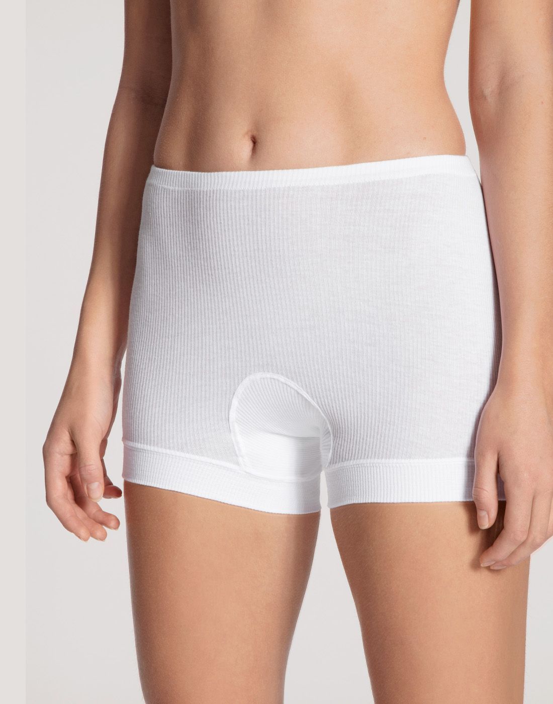 classic cotton truse med ben hvit jente i hvit high waist truse med ben