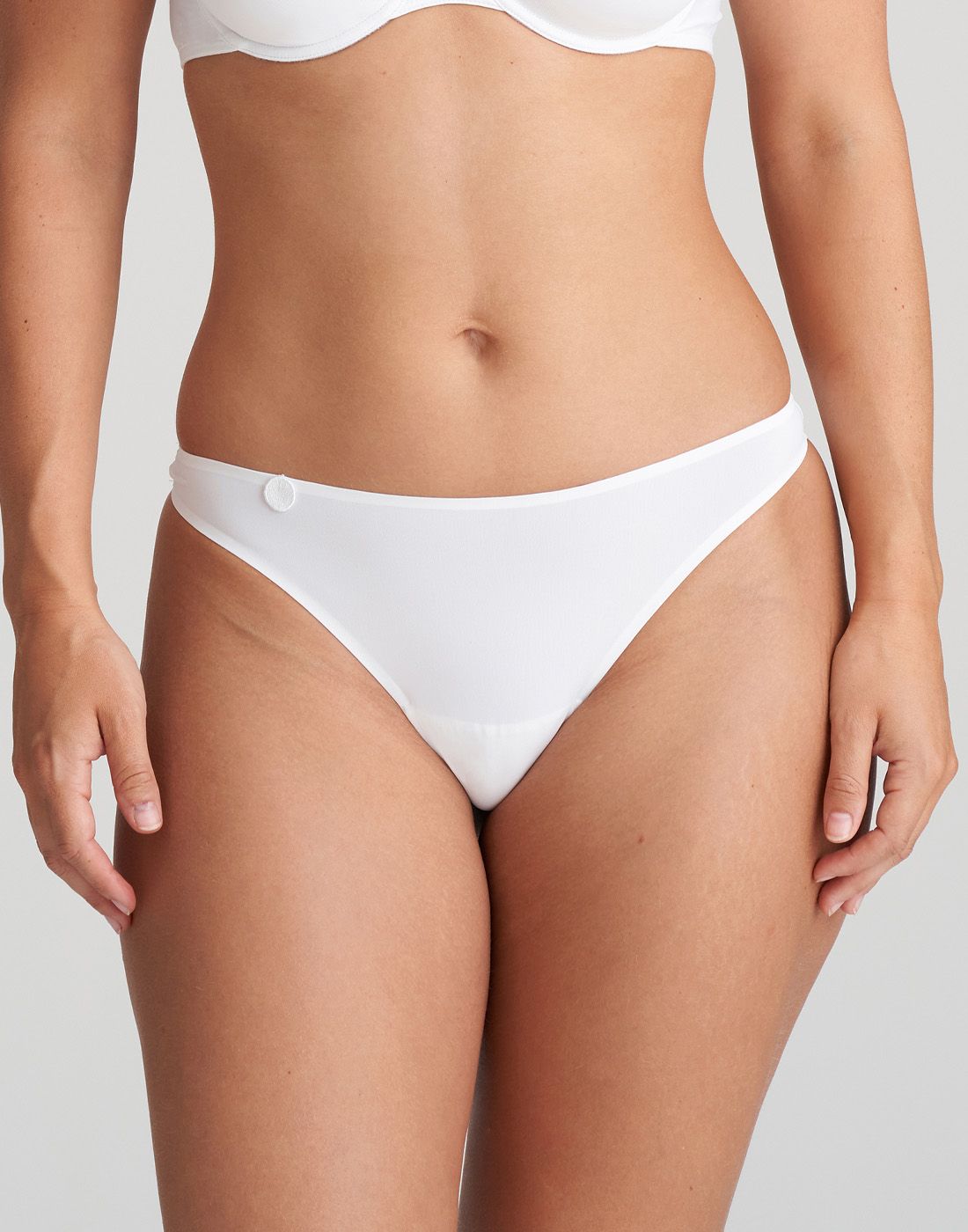 jente i hvit stringtruse sømløs fra marie jo