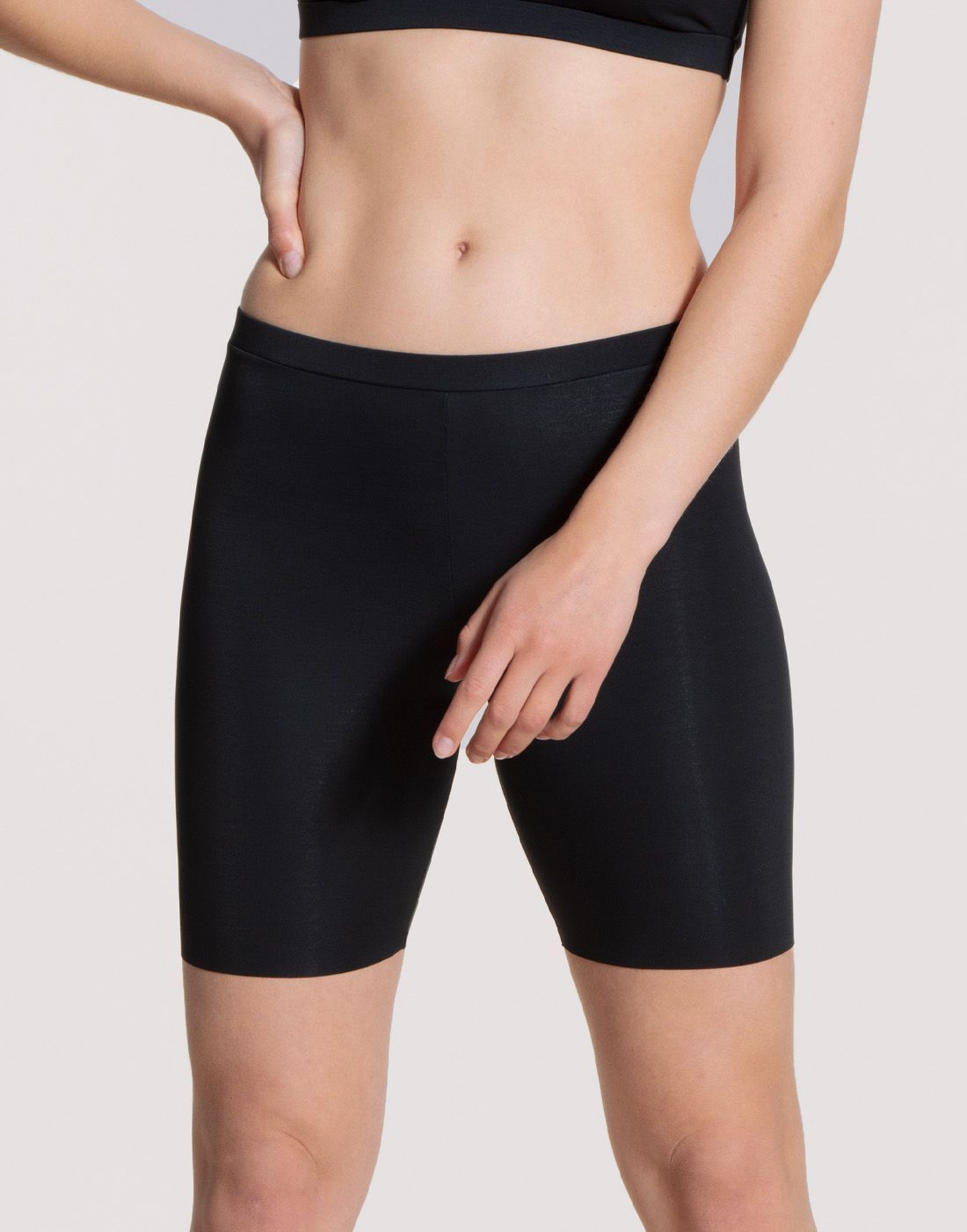 natural skin svart shorts jente i svart biker shorts fra calida