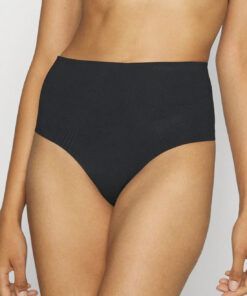 jente i svart shaping hold-in high waist stringtruse