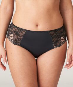 kvinne i sort high waist truse fra Prima donna