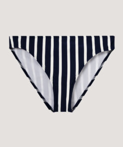 Blå og hvit stripete bikinitruse på grå bakgrunn