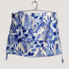 Strandskjørt med bikinitruse i blått og hvitt mønster fra Salta Bad