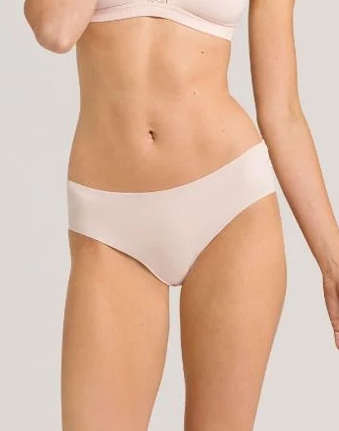 hanro invisible cotton truse svart med høy skjæring