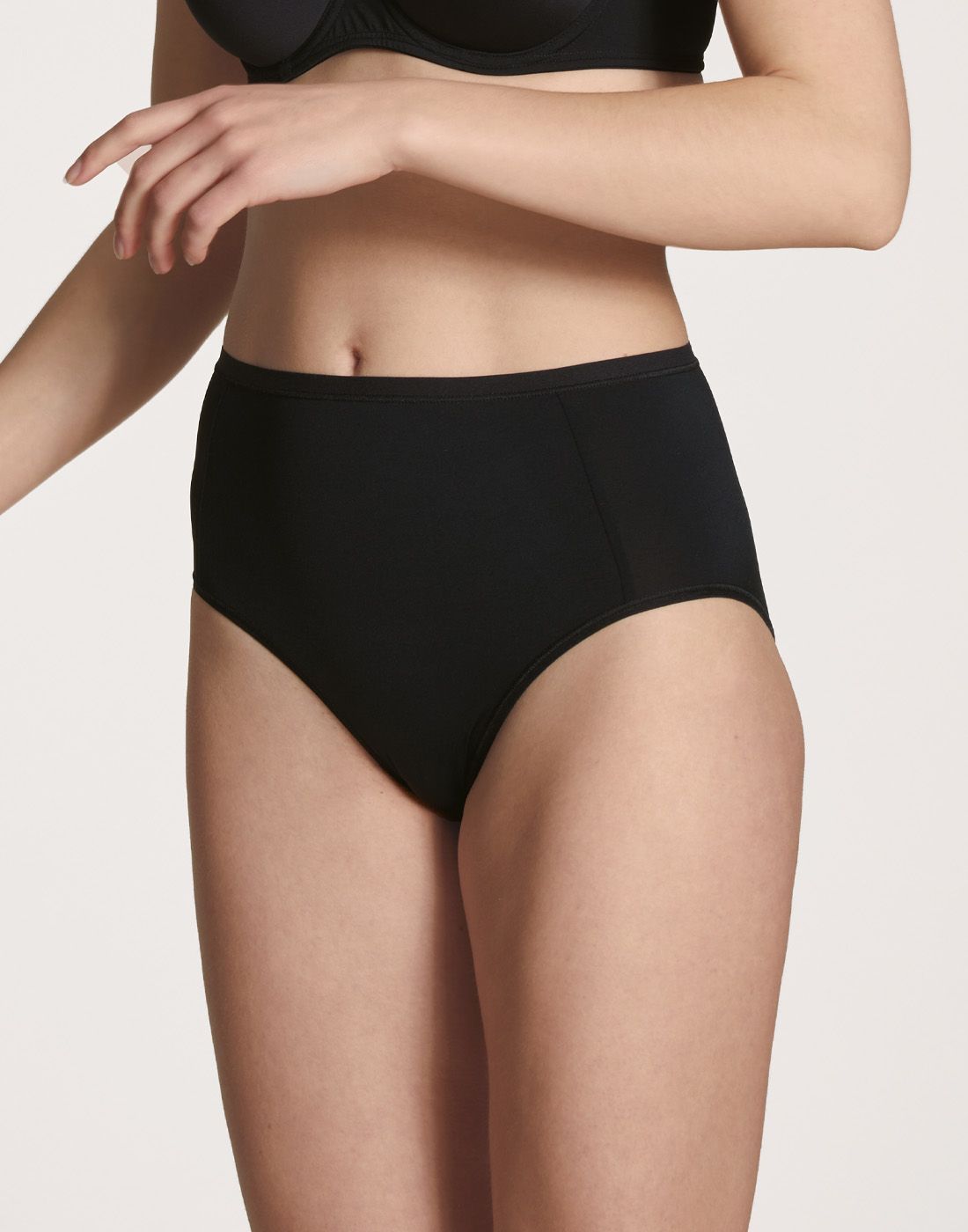 22538-992 kvinne i svart high waist truse fra calida