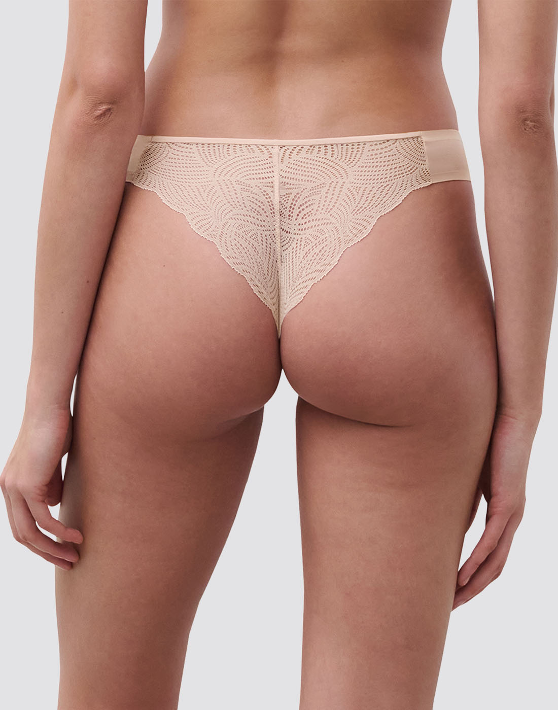 Chantelle soft stretch tanga string med blonde golden beige