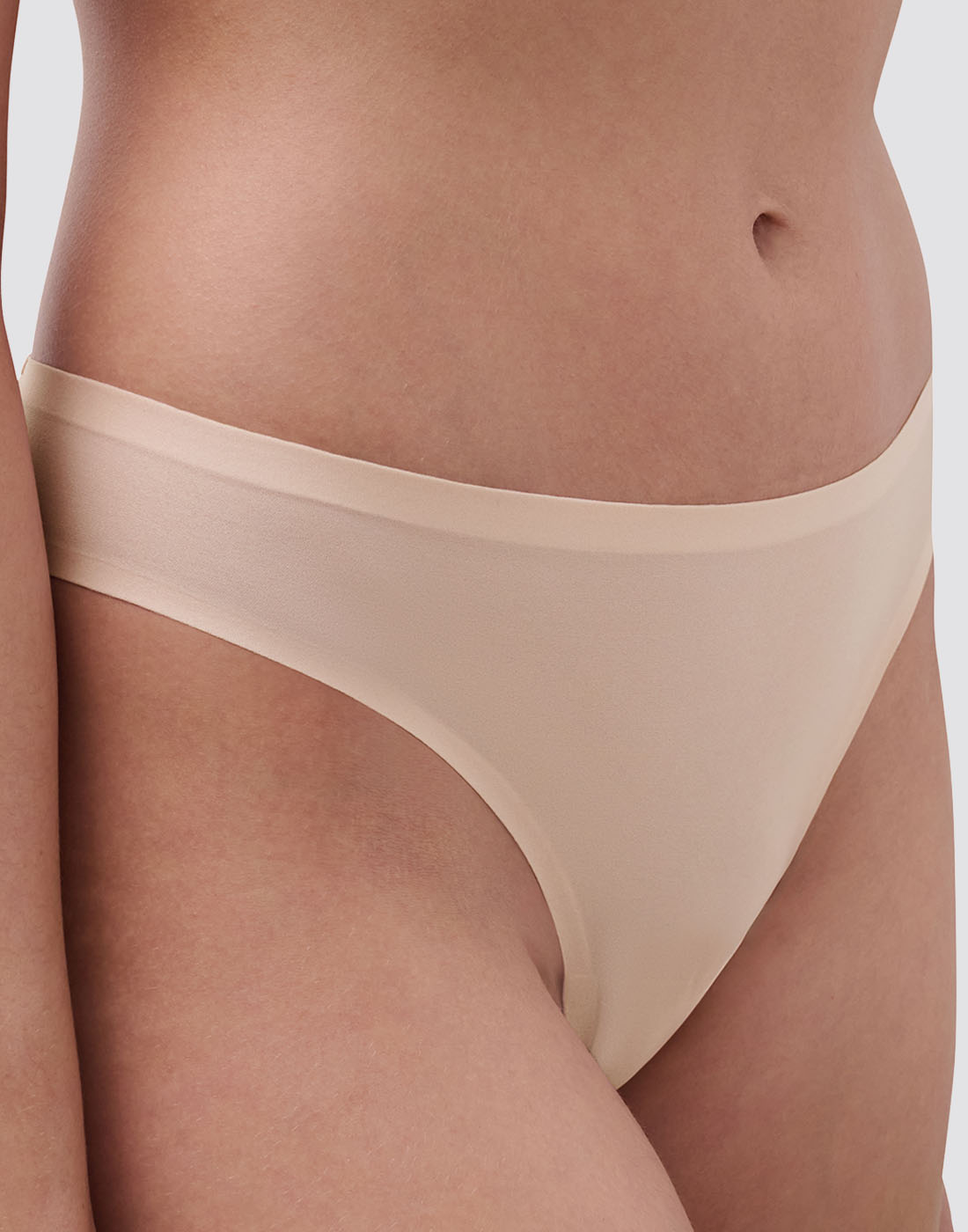 Chantelle soft stretch tanga string med blonde golden beige