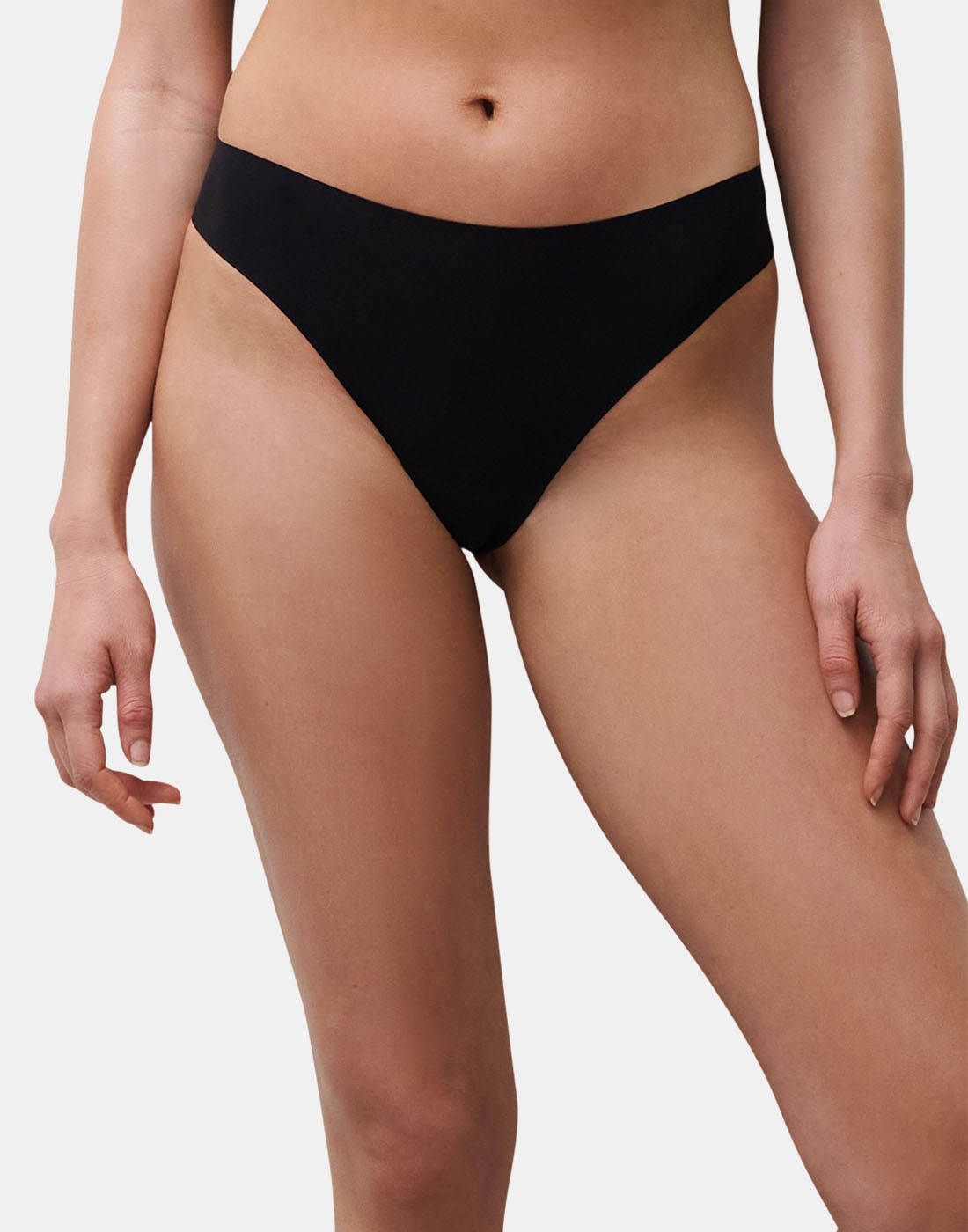 Chantelle soft stretch tanga string med blonde svart