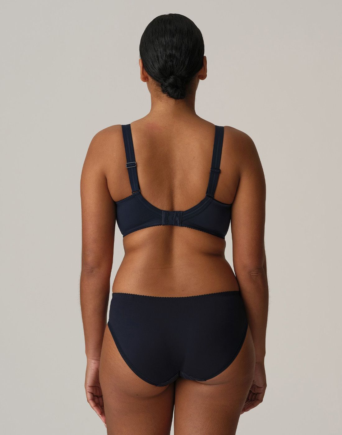 prima donna deauville 561815 velvet blue truse bak model