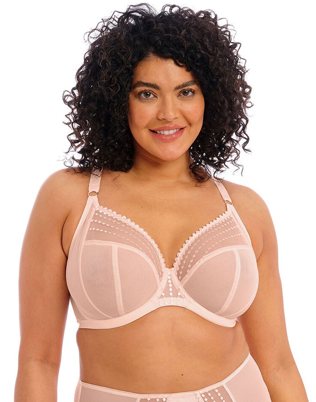 Mørkhåret kvinne med Matilda plunge BH i pearl Blush fra Elomi