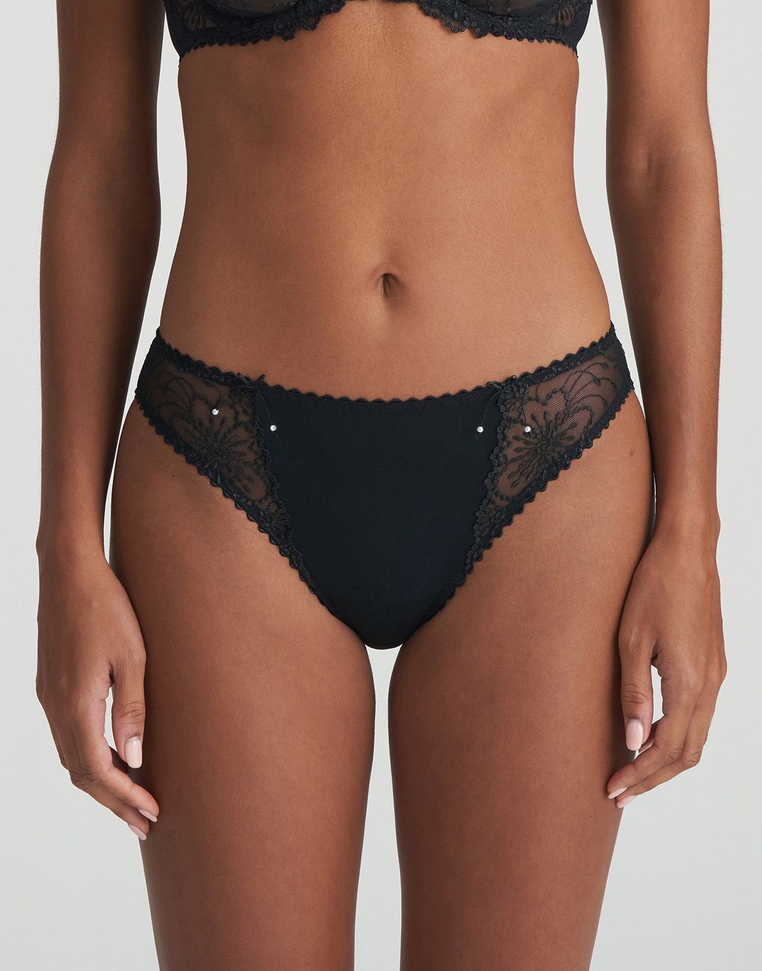 svart blondetruse marie jo jane1 solbrun jente i svart blondetruse fra marie jo