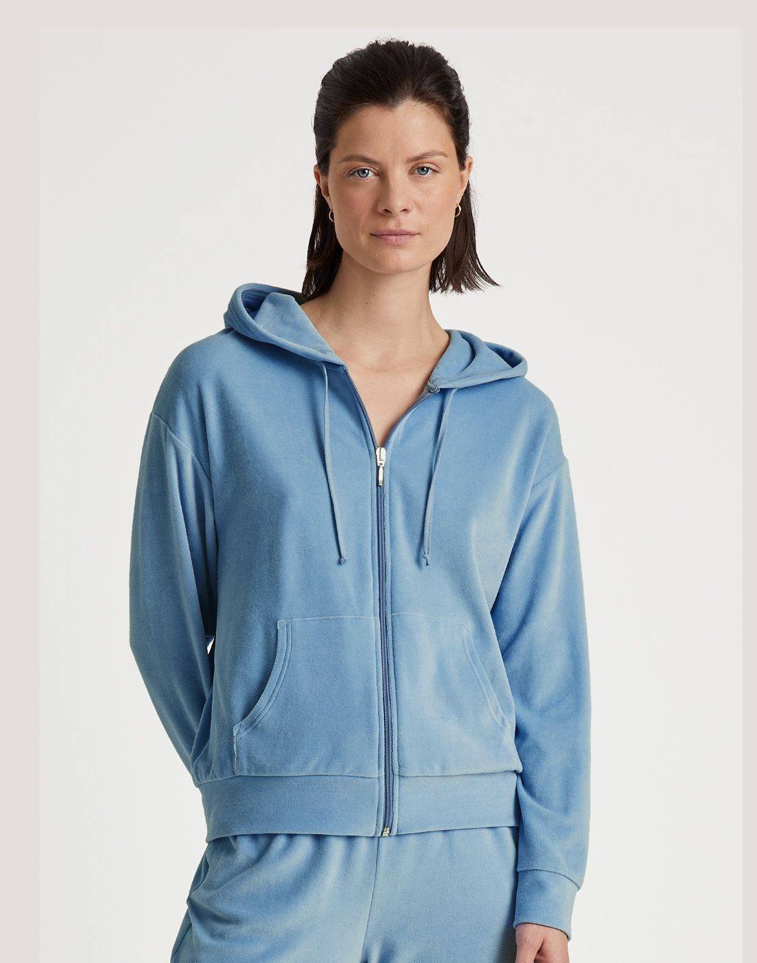 calida-lounge-velours-hettejakke-endless-sky