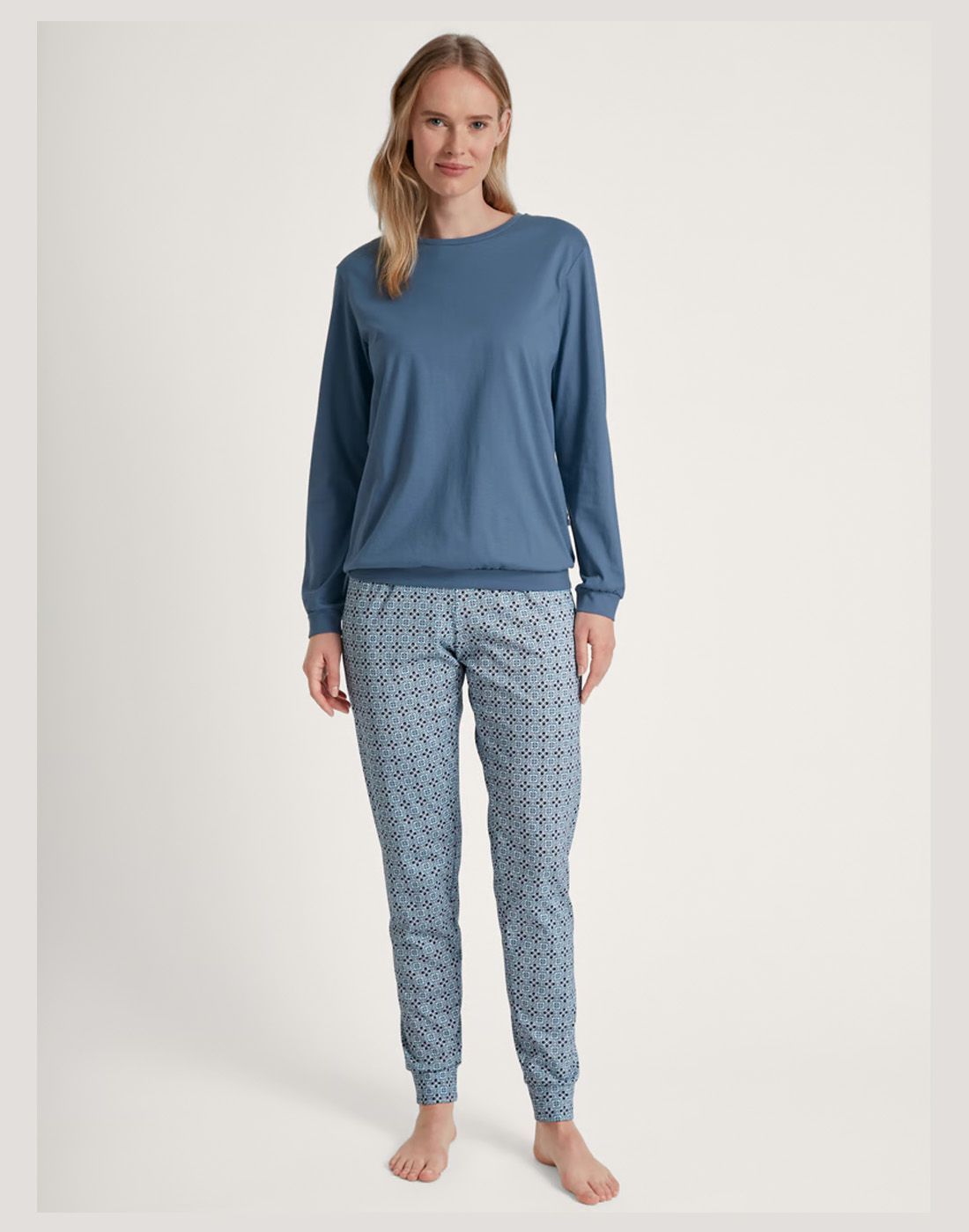 Calida Ornament dreams 41239 placid blue front Pysjamas i bomull i blåfargen Placid blue
