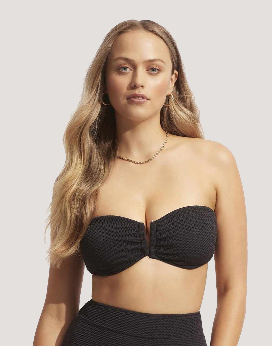 DD tube bikinitopp svart jente i svart bikinitopp bandeau fra seafolly