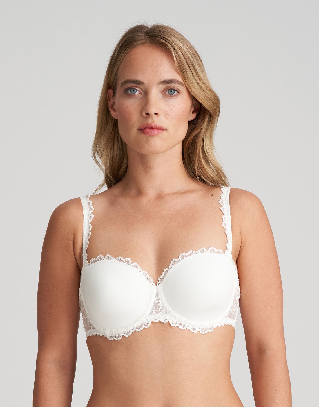 stroppløs marie jo jane BH hvit4 blond kvinne i hvit BH med blonder fra marie jo jane