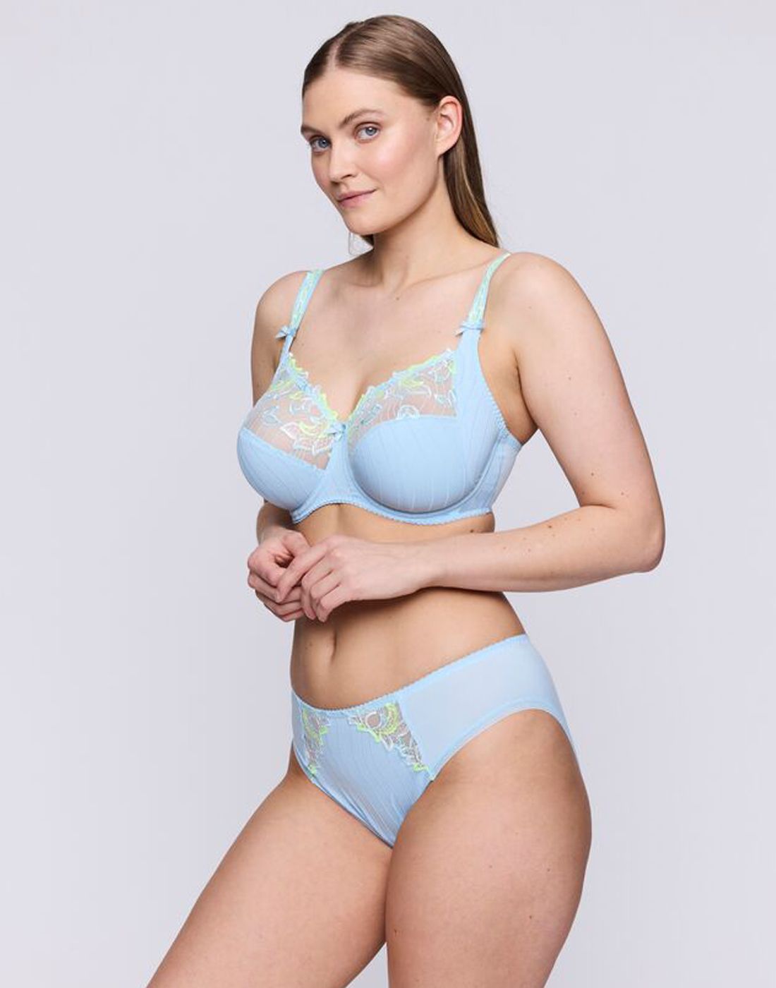 Deauville 561815 milky blue truse model