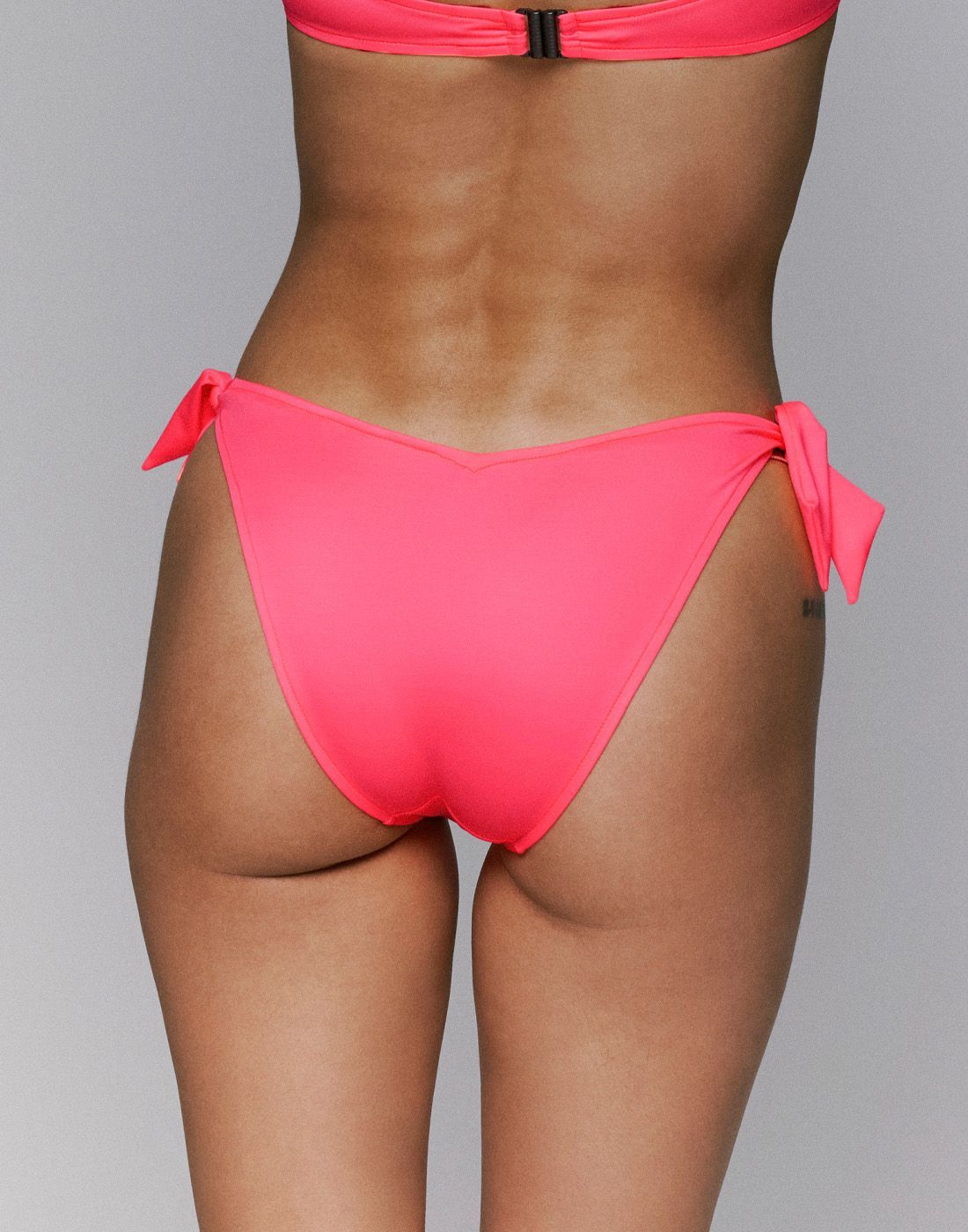 sarda buchanan bikinitruse med knyting rosa