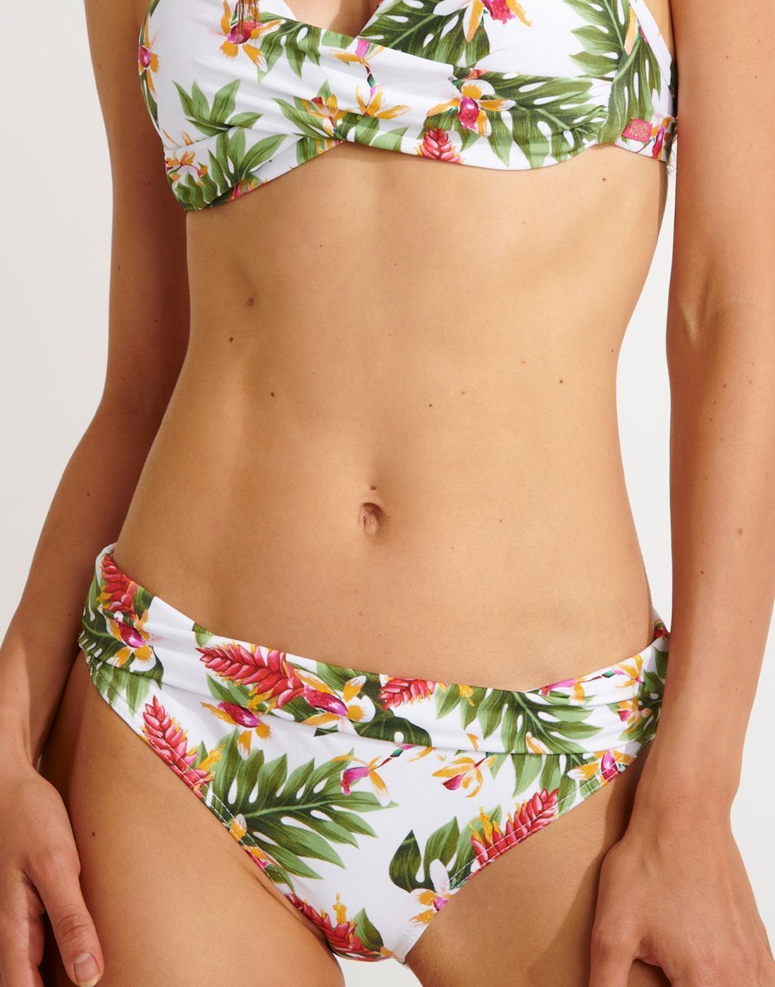 banana moon bikinitruse merenda kaelua1 bikinitruse banana moon hvit grønn