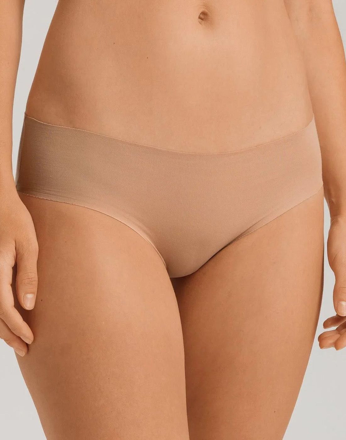 hanro invisible cotton midi truse beige
