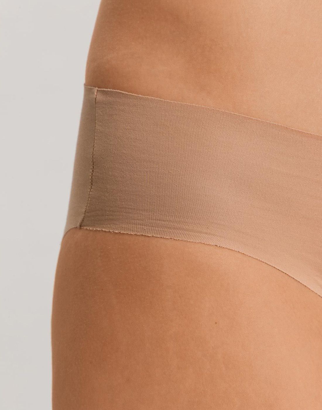 hanro invisible cotton midi truse beige