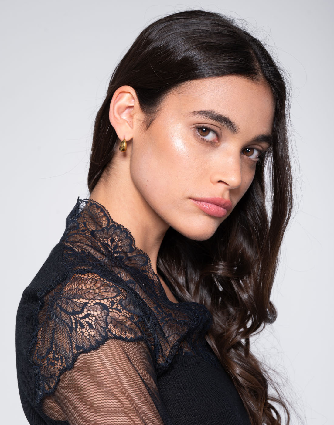 oscalito svart silketopp med blonder