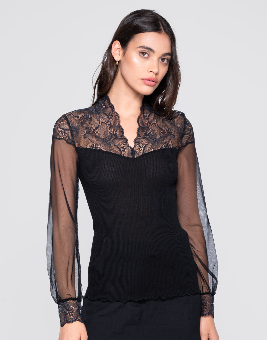 oscalito svart silketopp med blonder