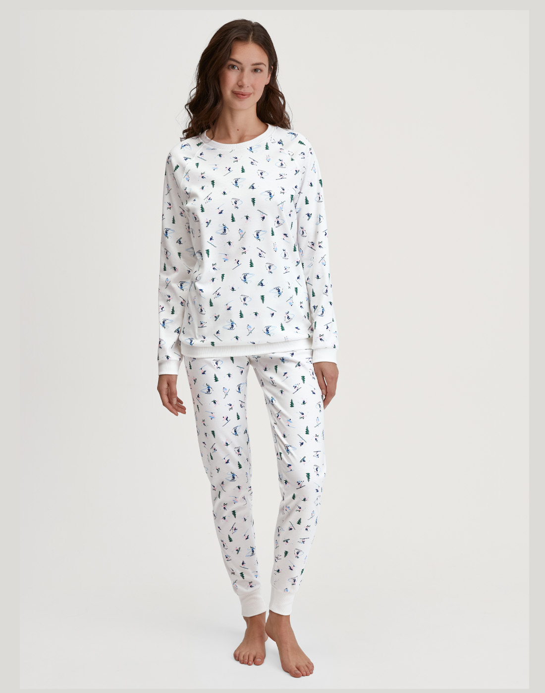 calida pysjamas hvit med mønster