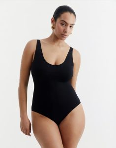 chantelle smooth comfort shaping body svart3 chantelle smooth comfort hold in body black