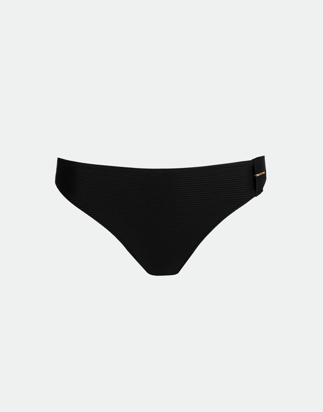 Marie Jo Swim i serien Cassie kombinerer moderne eleganse med en flatterende passform. Serien kjennetegnes av rene linjer, delikate detaljer og en feminin silhuett som gir et stilrent uttrykk. Cassie er designet for komfort og selvtillit – perfekt både ved bassenget og på stranden. Denne bikinitrusen er har normal høy i livet og stilig neon rosa farge.